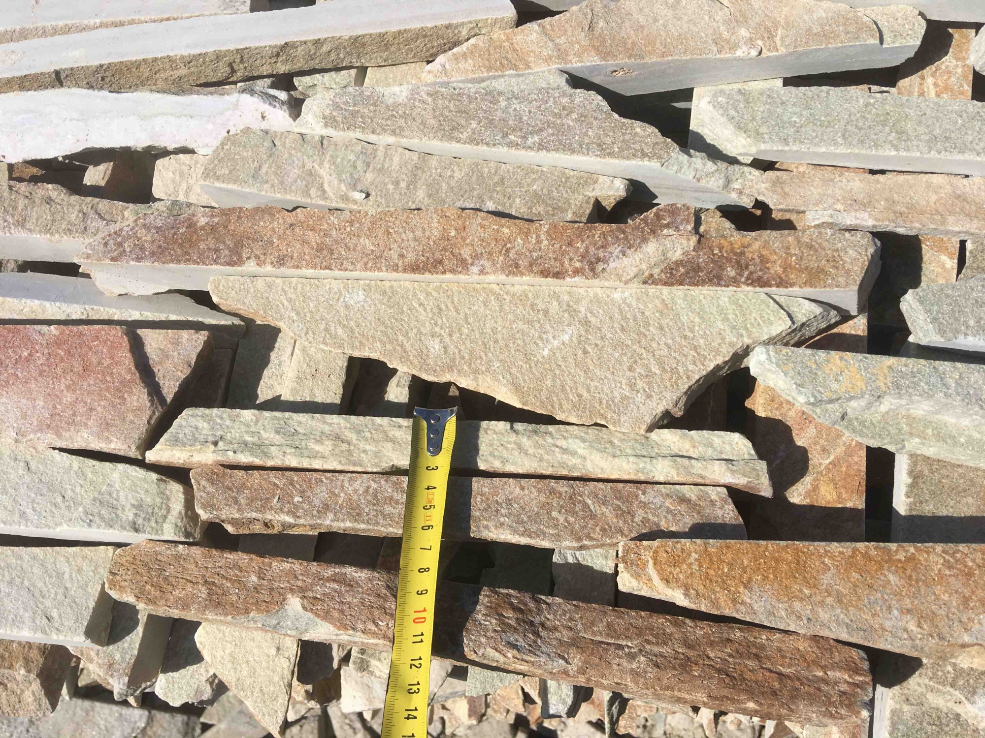 Горбушка златолит золотистый для облицовки купить в Талдом