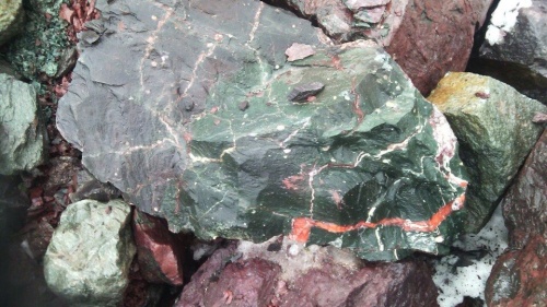 Гигантские зелёные валуны для ландшафтного дизайна весом более 5 тонн купить в Талдом