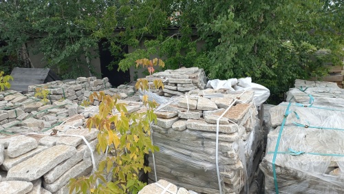 Плитняк галтованный гранитный для ландшафтного дизайна купить в Талдом