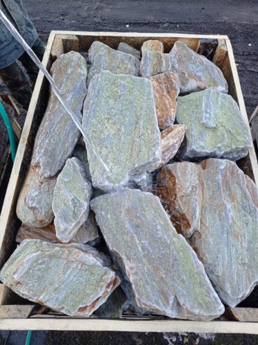 Златолит жёлтый, жёлто-зелёный глыбки и валуны для ланшафтного дизайна купить в Талдом