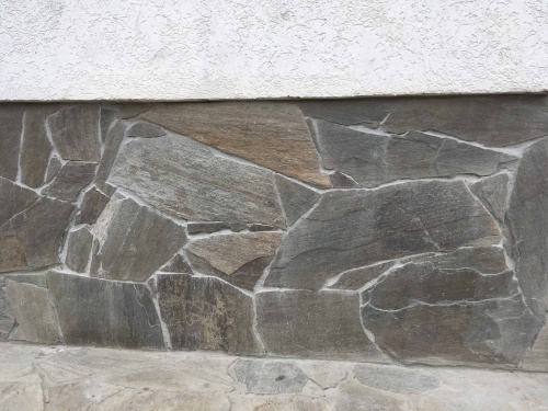 Плитняк златолит Уральский для цоколя, отмостки купить в Талдом