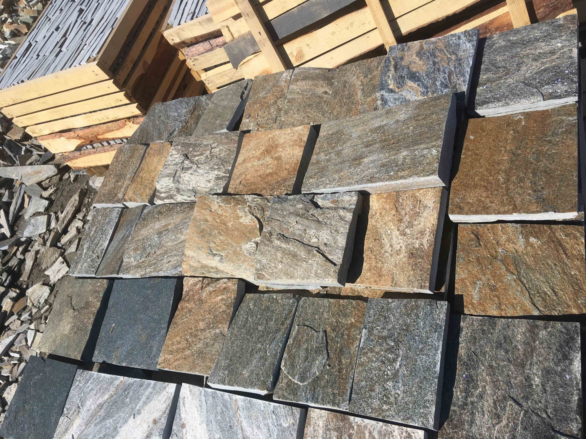 Плитка пилёная златолит Уральский для цоколя, отмостки купить в Талдом