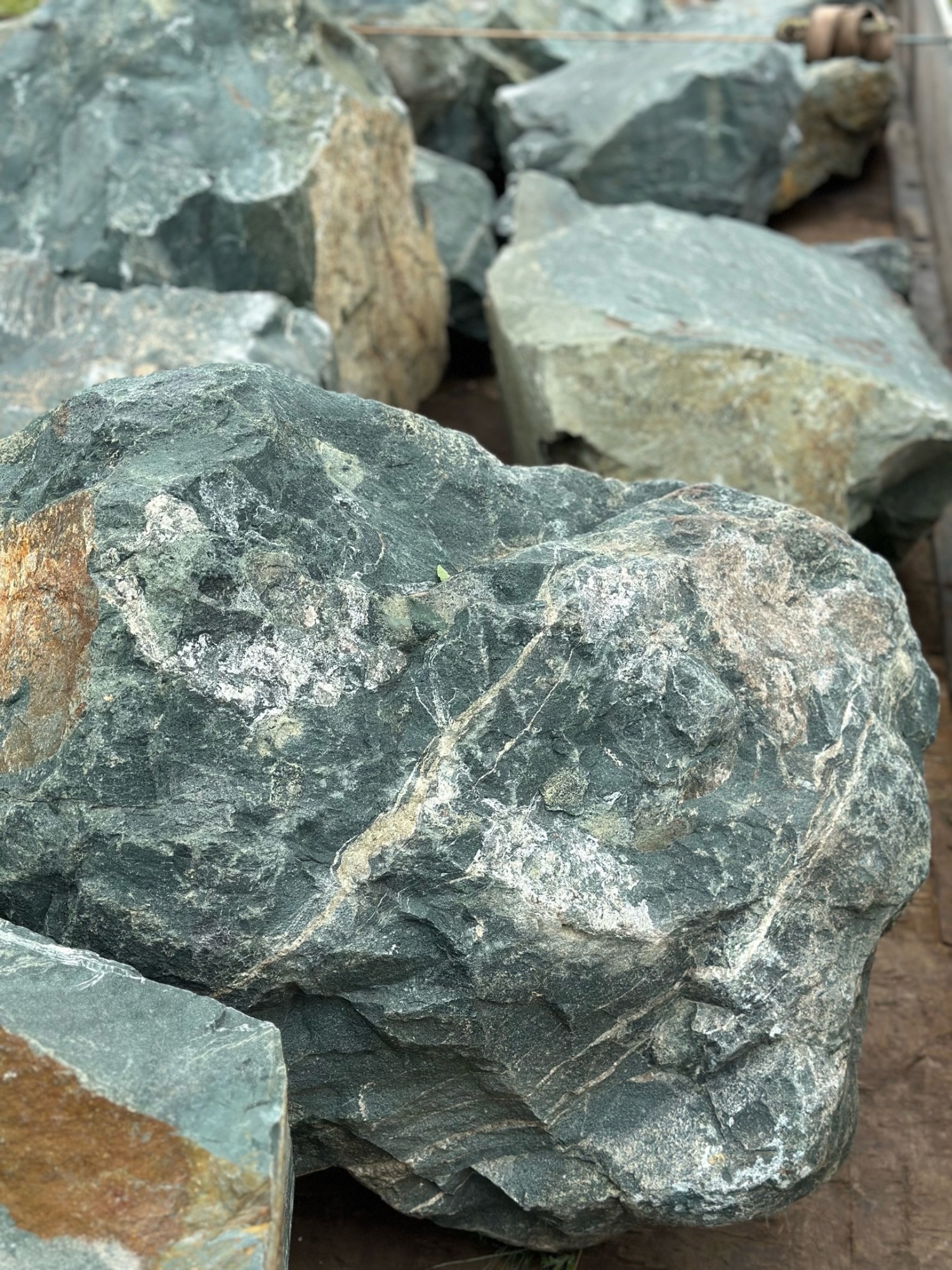 Камни для ландшафтного дизайна зелёные 10-60 килограмм купить в Талдом