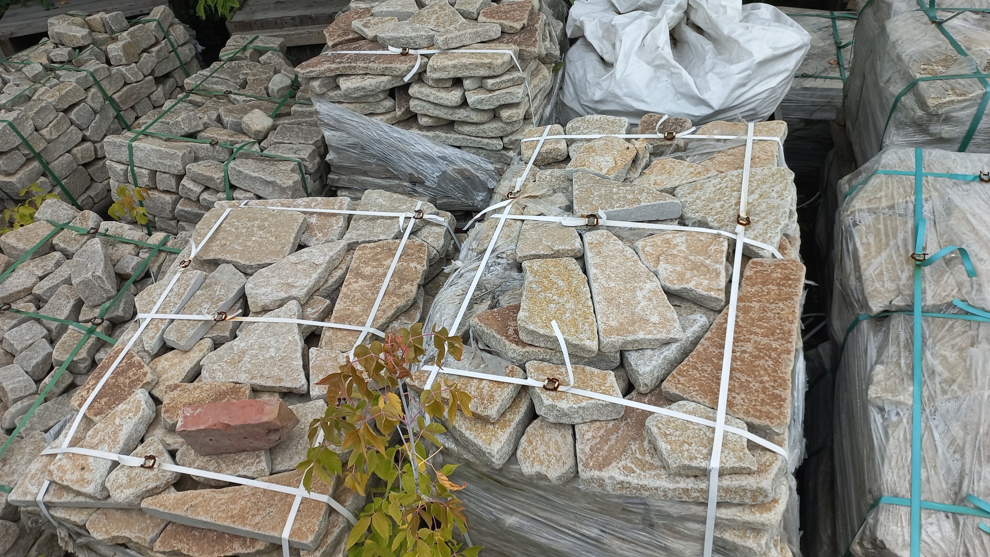 Плитняк гранитный галтованный купить в Талдом