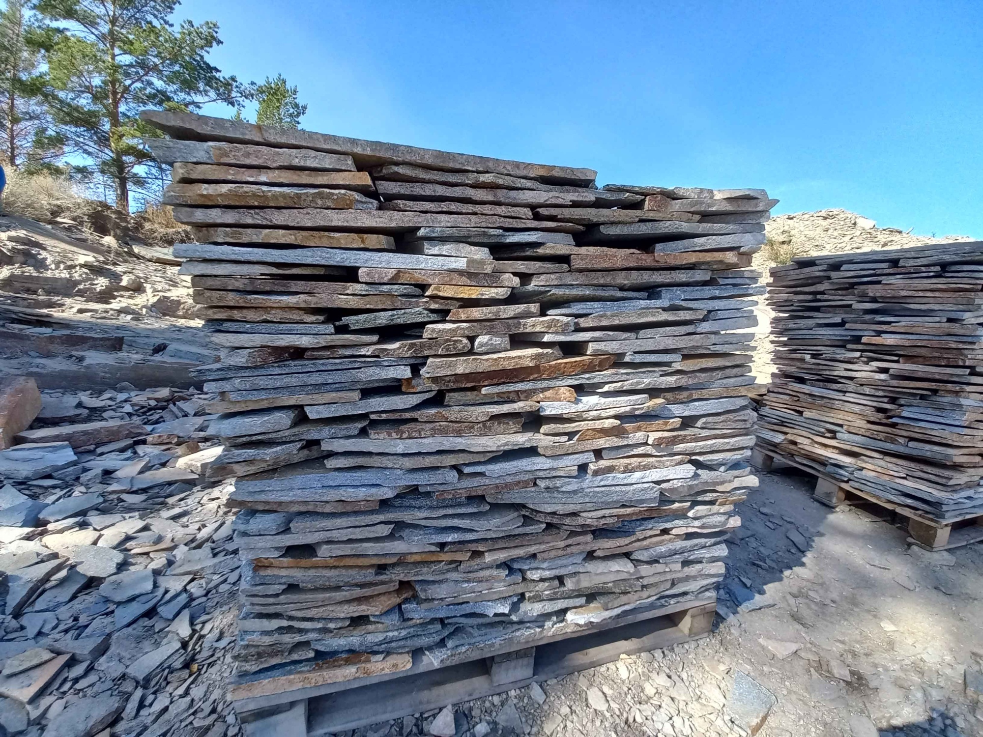 Плитняк златолит серебристый для фасада купить в Талдом