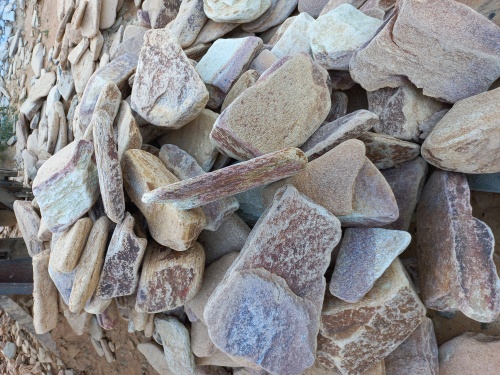 Златолит жёлтый, жёлто-зелёный глыбки и валуны для ланшафтного дизайна купить в Талдом