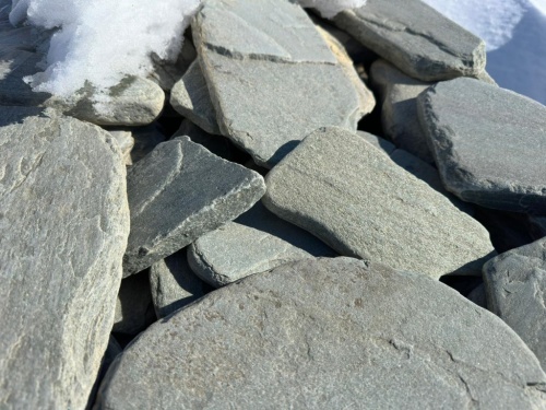 Плитняк златолит зелёный галтованный для цоколя купить в Талдом