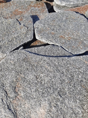 Златолит серебристый галтованный для лестниц купить в Талдом