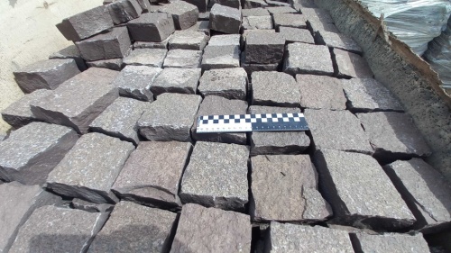 Лемезит колотая брусчатка 10 * 10 см. для парковки купить в Талдом